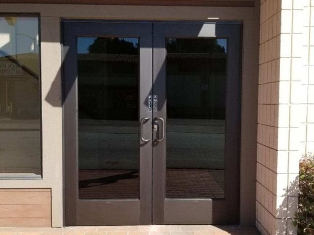 Aluminium storefront double doors with pull handles